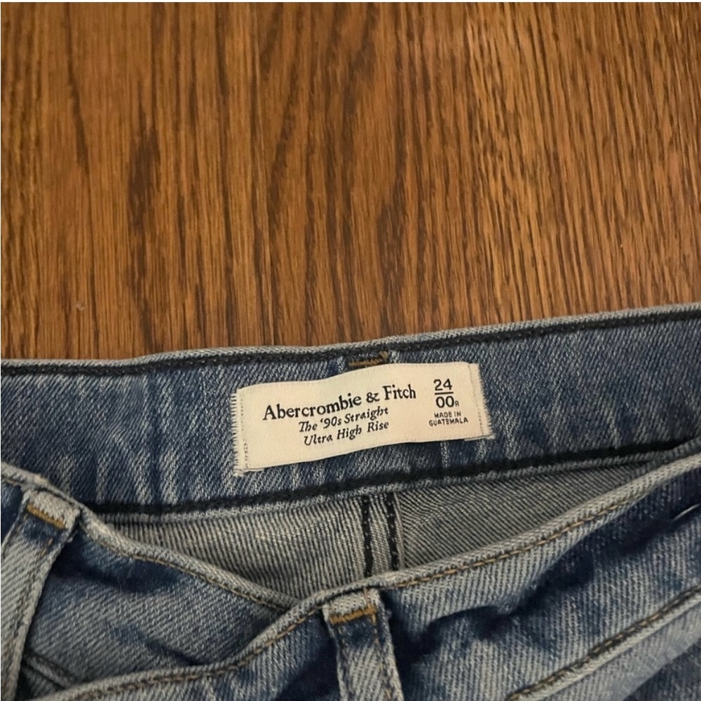 Abercrombie and Fitch 90s high rise straight crossover jeans - Picture 3 of 3